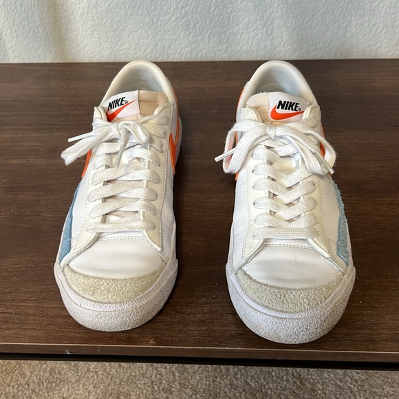 Women’s Low Top Blazers - Picture 2 of 6